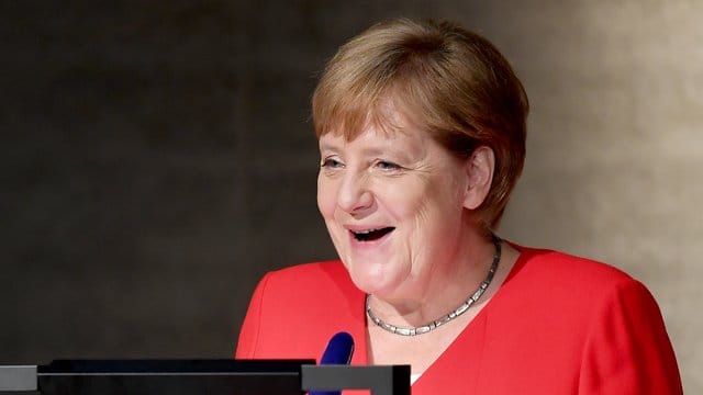 Bundeskanzlerin Angela Merkel bei der Eröffnung der James-Simon-Galerie auf der Museumsinsel. Bundeskanzlerin Angela Merkel bei der Eröffnung der James-Simon-Galerie auf der Museumsinsel.