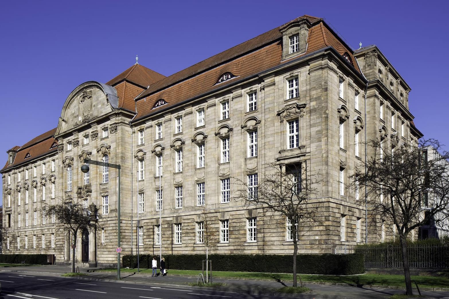 Das Oberlandesgericht Düsseldorf: Das Gericht verurteilte den 56-Jährigen zu zweieinhalb Jahren Gefängnis. (Archivbild)