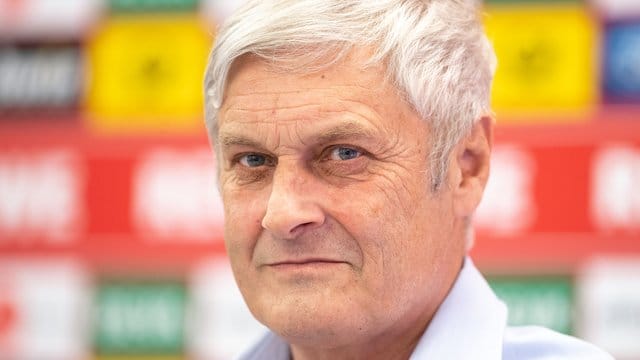 Armin Veh ist Geschäftsführer Sport beim Bundesligisten 1. Armin Veh ist Geschäftsführer Sport beim Bundesligisten 1.