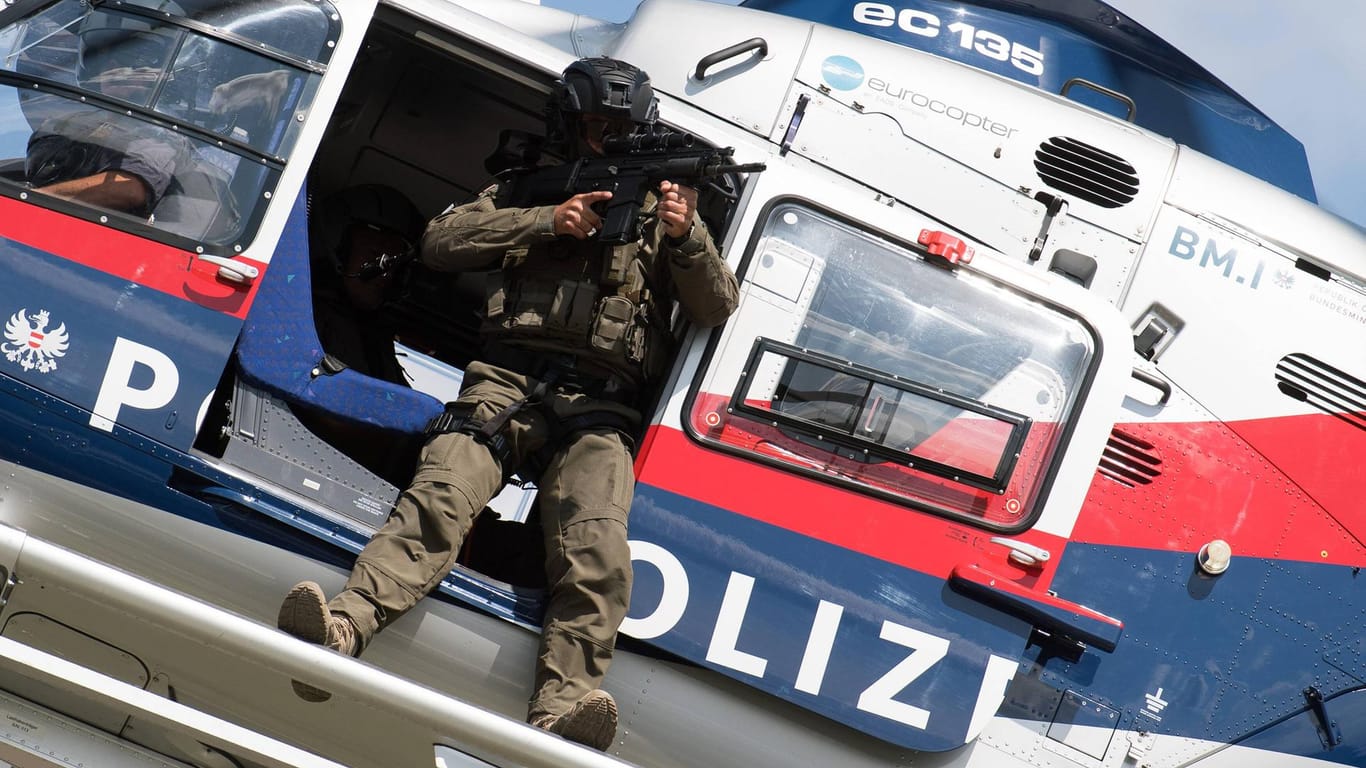 Österreichische Spezialeinheit Cobra (Symbolbild): FPÖ-Politiker schießt mit Pistole um sich.