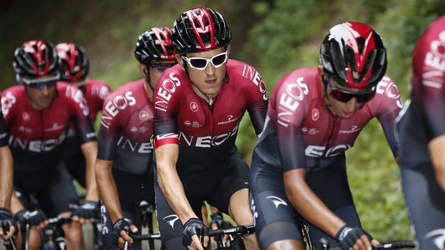 Ineos, Hauptsponsor des Teams um Geraint Thomas (M), zählt zu den weltweit größten Unternehmen bei der Plastikproduktion.