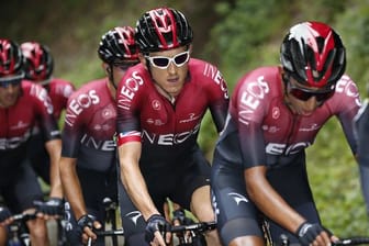 Ineos, Hauptsponsor des Teams um Geraint Thomas (M), zählt zu den weltweit größten Unternehmen bei der Plastikproduktion.