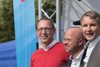 Spitzenkandidaten der AfD aus Sachsen, Brandenburg und Thüringen: v.l. Jörg Urban, Andreas Kalbitz, Björn Höcke.