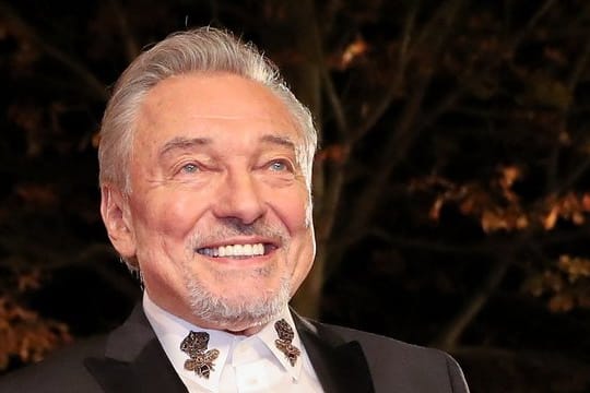 Der tschechische Schlagersänger Karel Gott wird 80.
