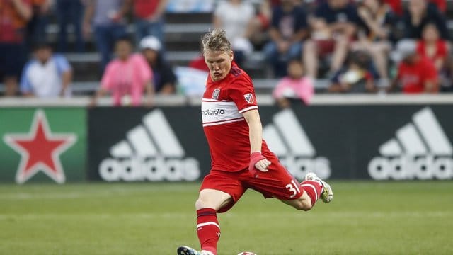 Bastian Schweinsteiger fehlte seinem Team wegen einer Gelbsperre. Bastian Schweinsteiger fehlte seinem Team wegen einer Gelbsperre.