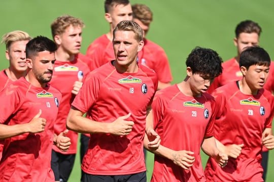 Verletzungssorgen beeinträchtigen die Abwehr des SC Freiburg: Training beim Bundesligisten.