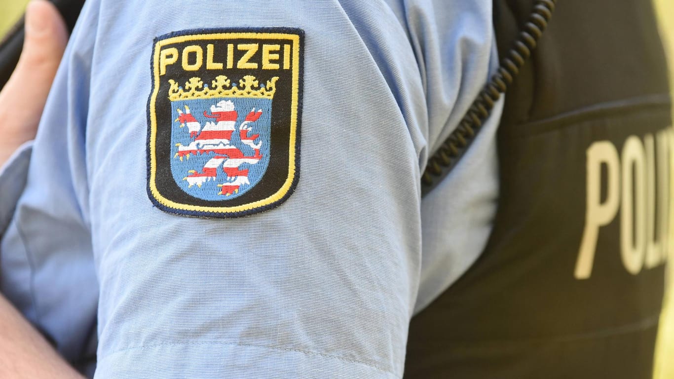 Beamter der hessischen Polizei: Bei der Wohnungsdurchsuchung am Freitagabend ging es möglicherweise um Drogengeschäfte. (Symbolfoto)