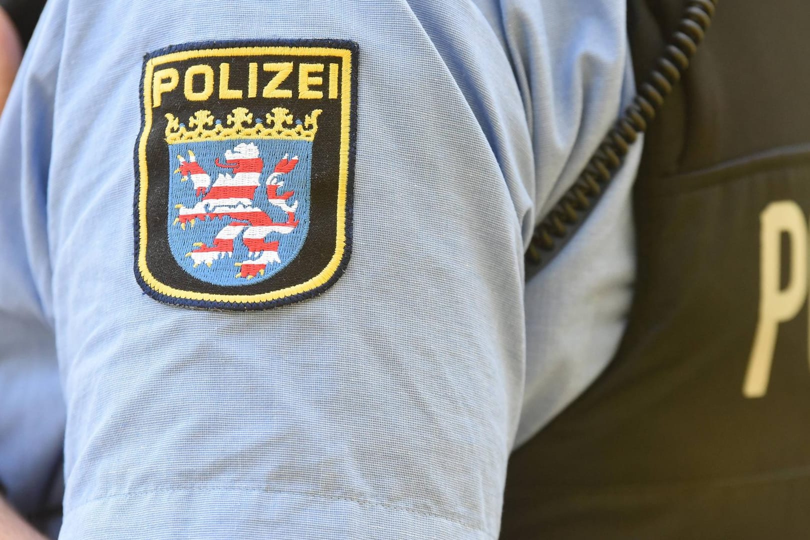 Beamter der hessischen Polizei: Bei der Wohnungsdurchsuchung am Freitagabend ging es möglicherweise um Drogengeschäfte. (Symbolfoto)