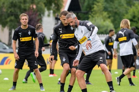 Mittendrin statt nur dabei: Gldbach-Coach Marco Rose (r).