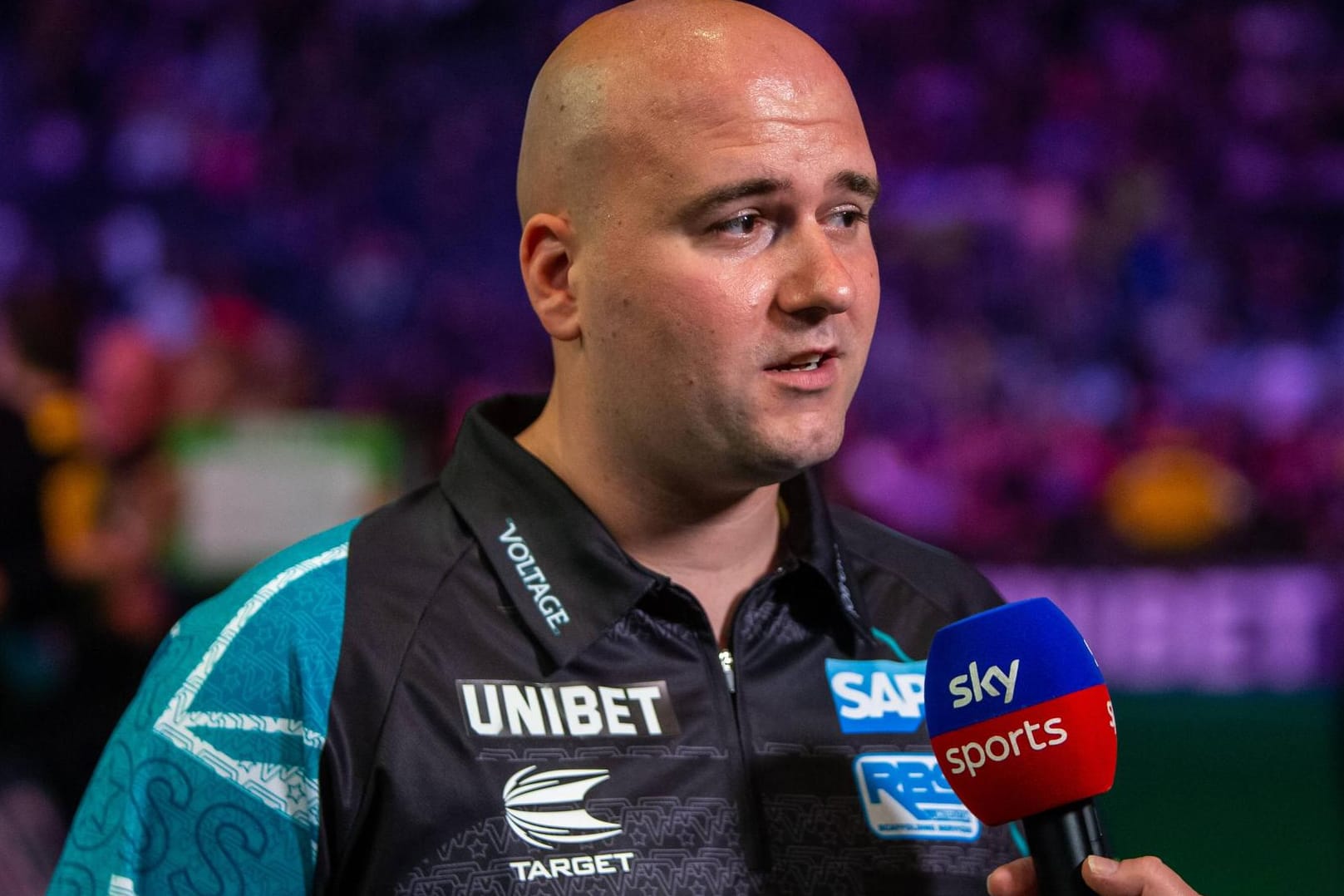 Ist unzufrieden mit den deutschen Darts-Fans: Rob Cross.