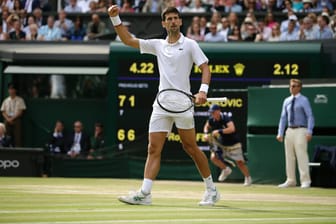 Am Ziel: Novak Djokovic feiert seinen Sieg im Finale gegen Roger Federer.