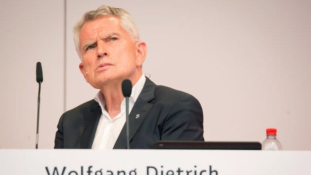Tritt als Präsident des VfB Stuttgart zurück: Wolfgang Dietrich. Tritt als Präsident des VfB Stuttgart zurück: Wolfgang Dietrich.