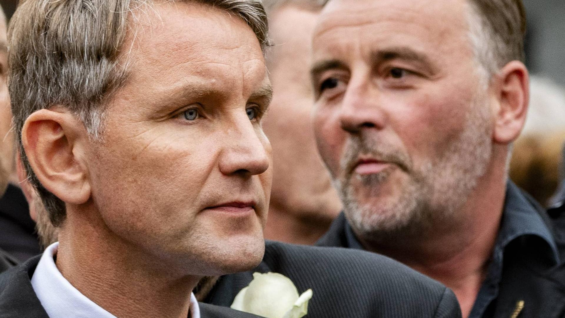 Björn Höcke gemeinsam mit Lutz Bachmann von Pegida: Der Verfassungsschutz stuft seinen "Flügel" als Verdachtsfall im Bereich des Rechtsextremismus ein.