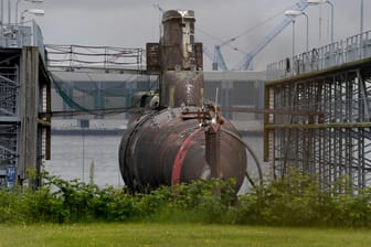 Ausrangiertes U-Boot U25: Motoren, Generatoren und die technische Ausrüstung sind unvollständig und defekt – jetzt wurde es verkauft.