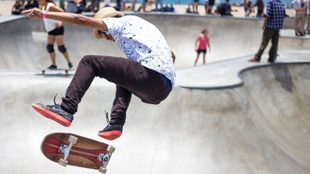 Ein Skater auf einem Board: Wicked Woods ist eine beliebte Skatehalle in Wuppertal.