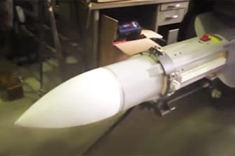 Die beschlagnahmte Rakete vom Typ Matra S530: Anti-Terror-Ermittler der italienischen Staatspolizei haben sie bei Neonazis beschlagnahmt.
