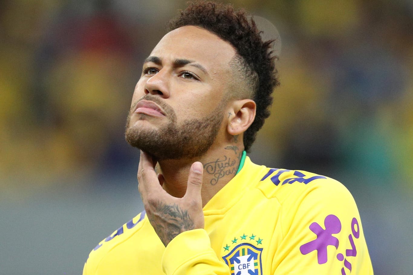 Nachdenklich: Neymar macht aktuell in verschiedenen Bereichen Schlagzeilen.