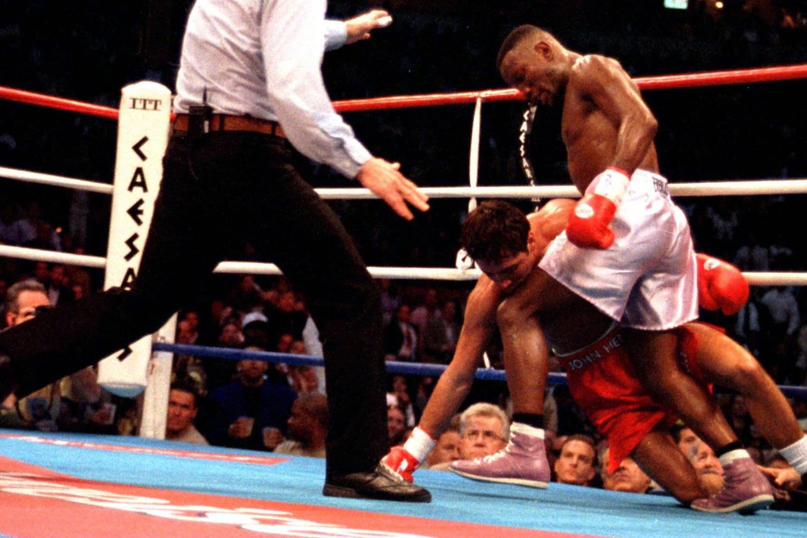 Karriere-Highlight: Whitaker (r.) gegen Oscar de la Hoya 1997 in Las Vegas.