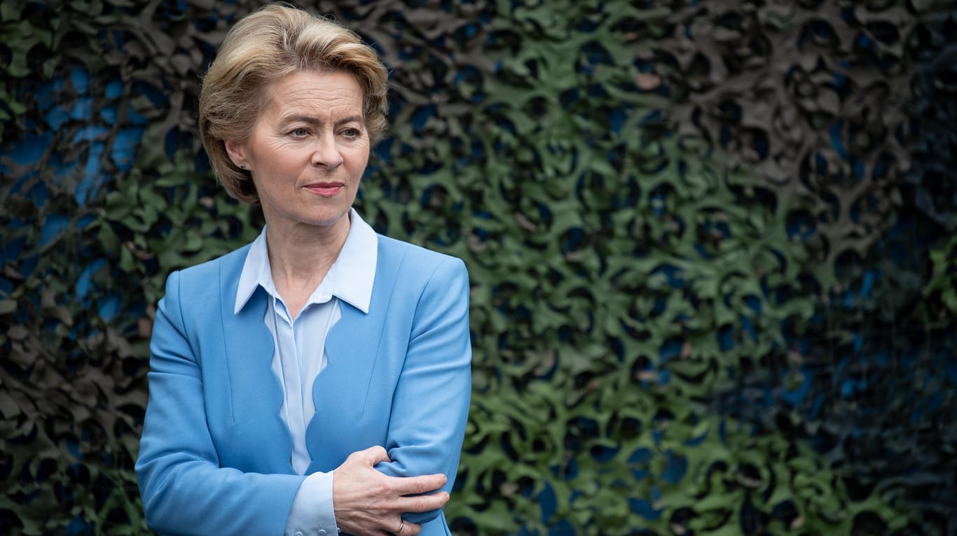Ursula von der Leyen: Die CDU-Politikerin ist vor ihrer möglichen Wahl ins Fettnäpfchen getreten.