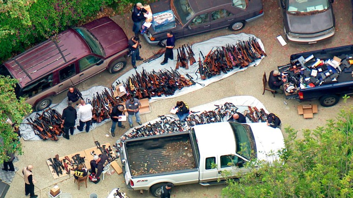 Waffenfund in Bel Air, Los Angeles: Die Polizei war im Mai in einer Villa auf das Waffenarsenal mit mehr als 1.000 Gewehren gestoßen.