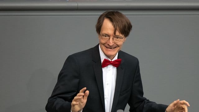 SPD-Fraktionsvize und Gesundheitsexperte Karl Lauterbach spricht im Bundestag.