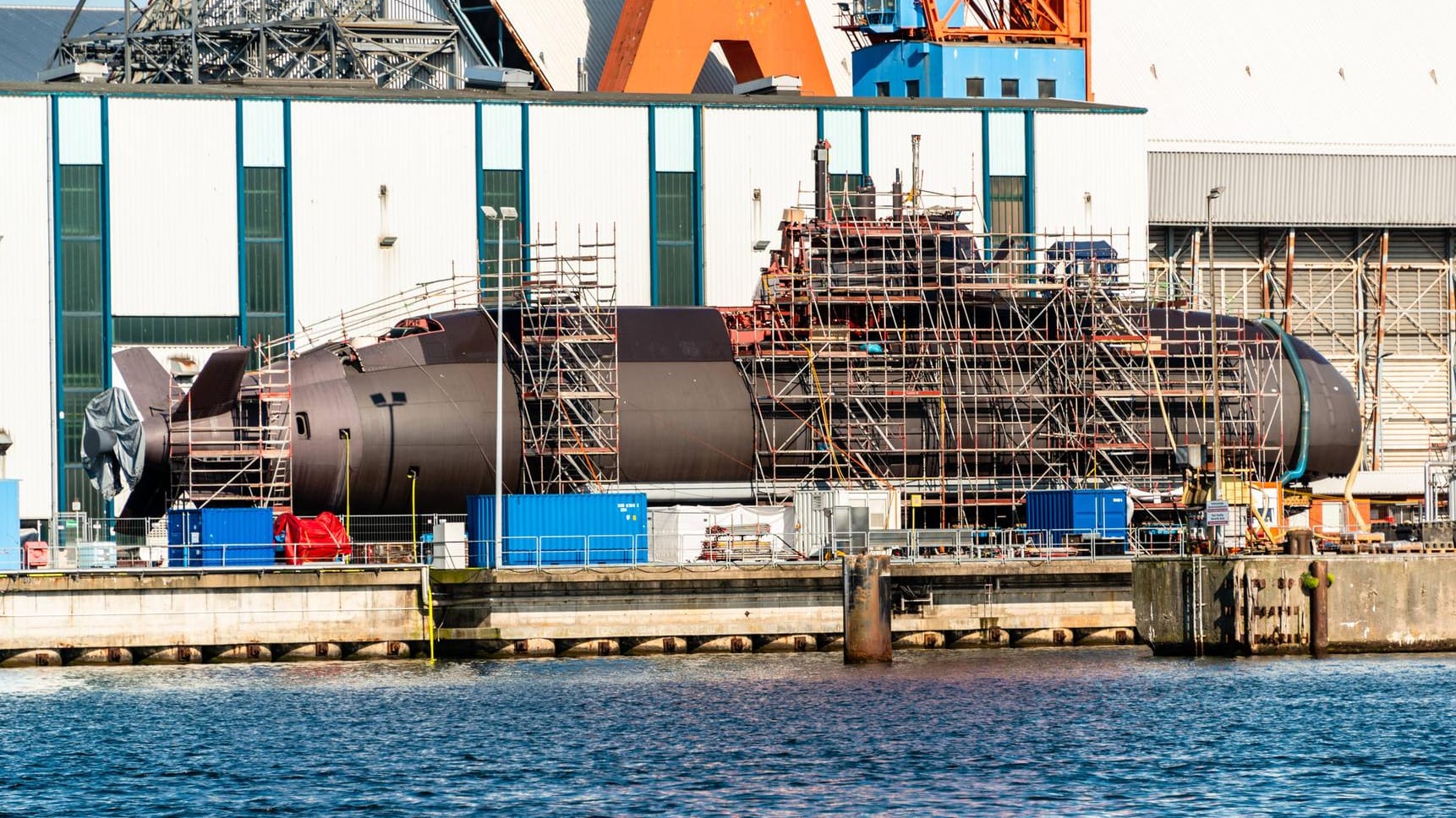 U-Boot-Werft von Thyssen-Krupp an dier Kieler Förde: Bei den Waffen für die Türkei soll es sich ausschließlich um "Ware für den maritimen Bereich" handeln. (Symbolfoto)