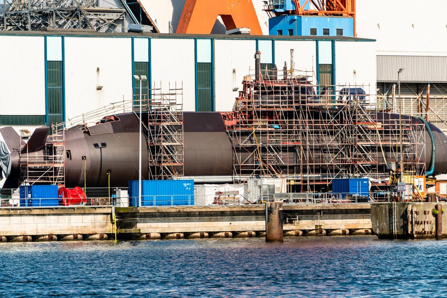 U-Boot-Werft von Thyssen-Krupp an dier Kieler Förde: Bei den Waffen für die Türkei soll es sich ausschließlich um "Ware für den maritimen Bereich" handeln. (Symbolfoto)