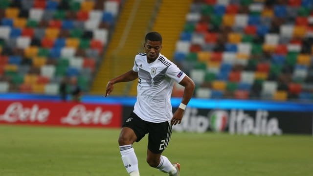 Benjamin Henrichs gewann mit DFB-Auswahl bei der U21-EM die Silbermedaille. Benjamin Henrichs gewann mit DFB-Auswahl bei der U21-EM die Silbermedaille.
