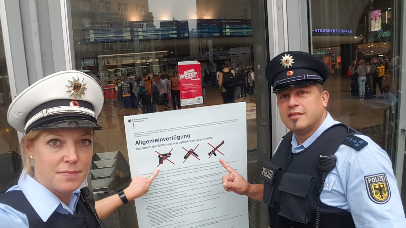 Die Allgemeinverfügung der Bundespolizei: Der Kölner Hauptbahnhof wurde zur Waffenverbotszone ernannt. Die Allgemeinverfügung der Bundespolizei: Der Kölner Hauptbahnhof wurde zur Waffenverbotszone ernannt.