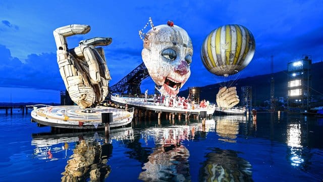 Verdis Oper "Rigoletto" wird zum ersten Mal in Bregenz aufgeführt.