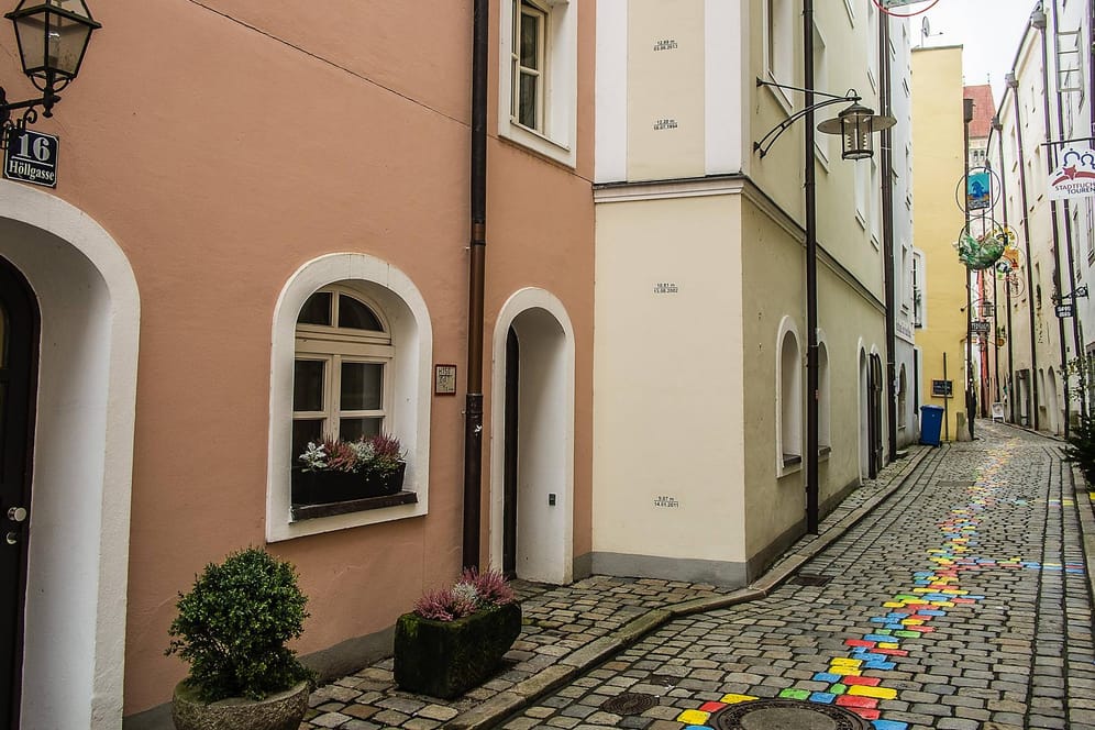 Gasse in der Passauer Altstadt: Der mutmaßliche Täter wurde nach kurzer Flucht gefasst. (Symbolfoto)