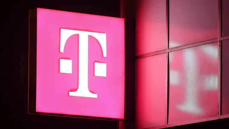 Das Telekom-Logo: Der Konzern erhöht ab September Tarife für Festnetzanschlüsse.