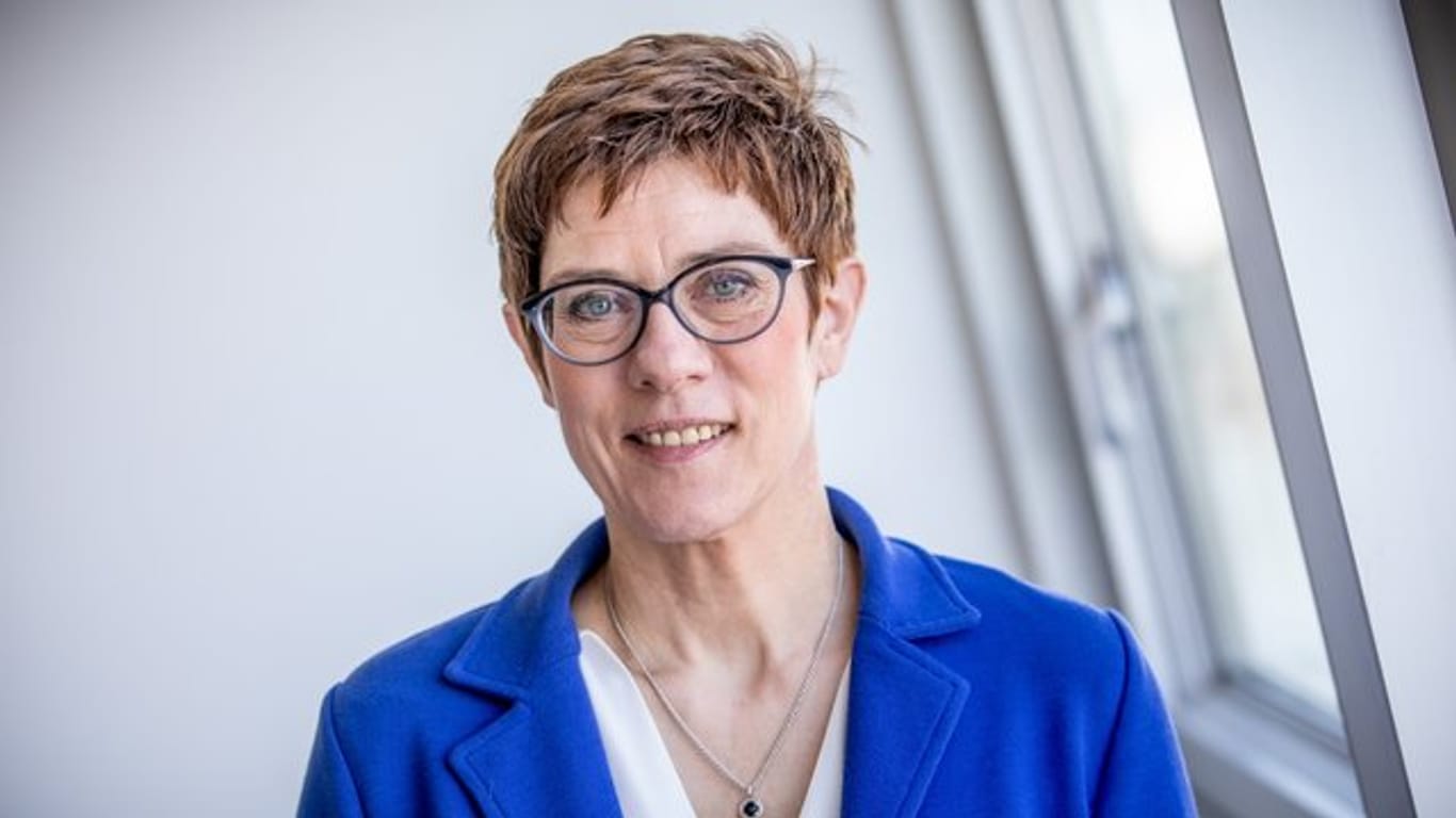 Annegret Kramp-Karrenbauer - Bundesvorsitzende der CDU und bald auch Verteidigungsministerin. Annegret Kramp-Karrenbauer - Bundesvorsitzende der CDU und bald auch Verteidigungsministerin.