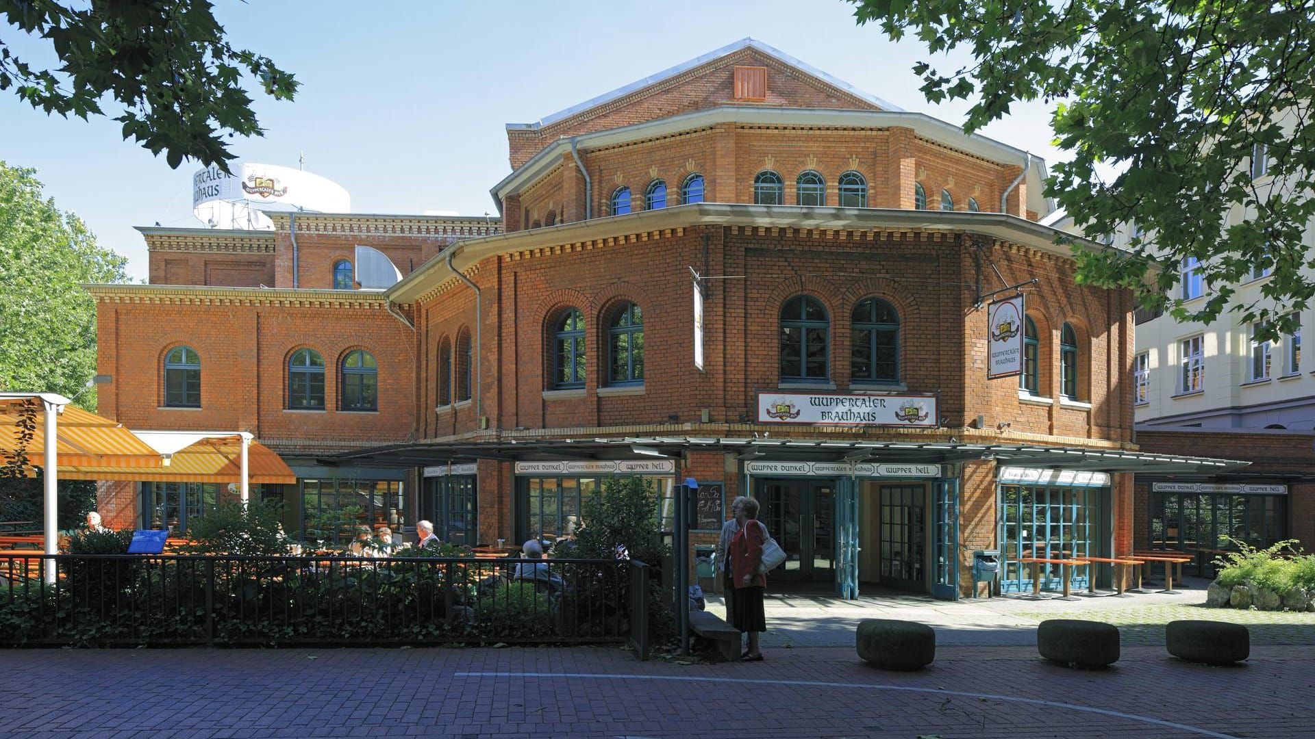 Wuppertaler Brauhaus: Das historische Gebäude gehörte damals zur Barmer Badeanstalt.