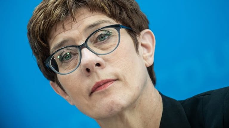 Annegret Kramp-Karrenbauer: Die neue Verteidigungministerin wehrte sich gegen Kritik aus der Opposition.