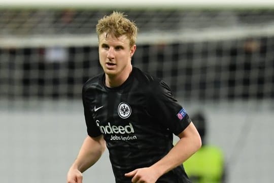 Muss wegen einer Rippenverletzung mit dem Training beim FC Augsburg kürzertreten: Martin Hinteregger.