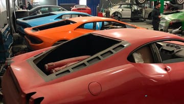 Aufgeflogene Fälscherwerkstatt: In diesem Betrieb in Itajaí, Brasilien, wurden Luxusautos von Lamborghini, Ferrari und Rolls-Royce kopiert.