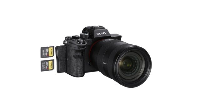 Serienbilder und 4K-Videos kann die Alpha 7R IV mit schnellen UHS-II-SD-Karten verarbeiten.