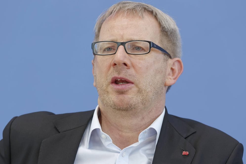 Johannes Kahrs: Der SPD-Politiker greift Annegret Kramp-Karrenbauer an.