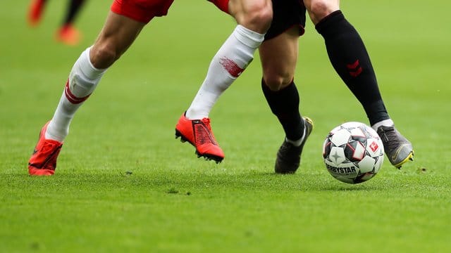Der Streamingdienst DAZN soll sich die Rechte an der Bundesliga gesichert habe. Der Streamingdienst DAZN soll sich die Rechte an der Bundesliga gesichert habe.