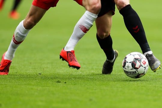 Der Streamingdienst DAZN soll sich die Rechte an der Bundesliga gesichert habe.