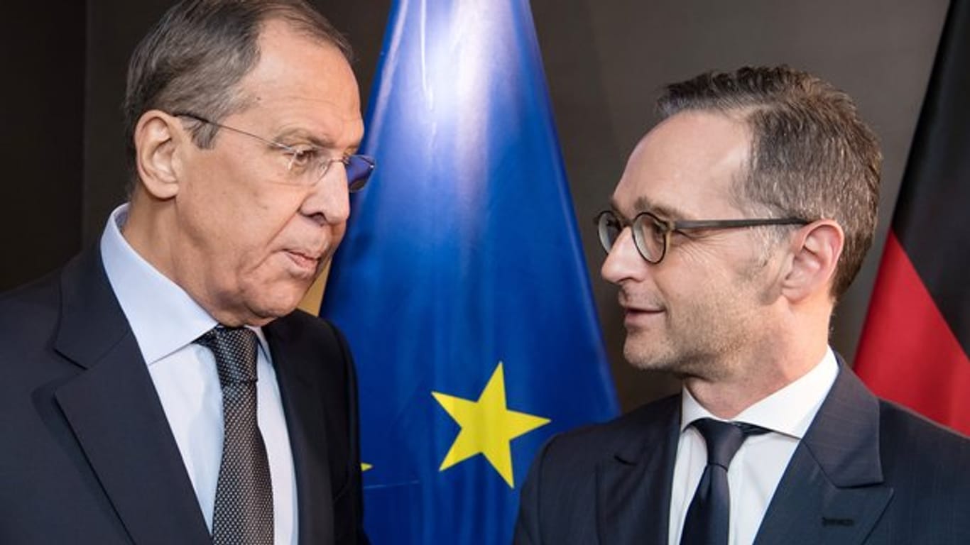 Am Donnerstag beginnt in Bonn der Petersburger Dialog mit Außenminister Heiko Maas und seinem russischen Amtskollegen Sergei Lawrow (l).