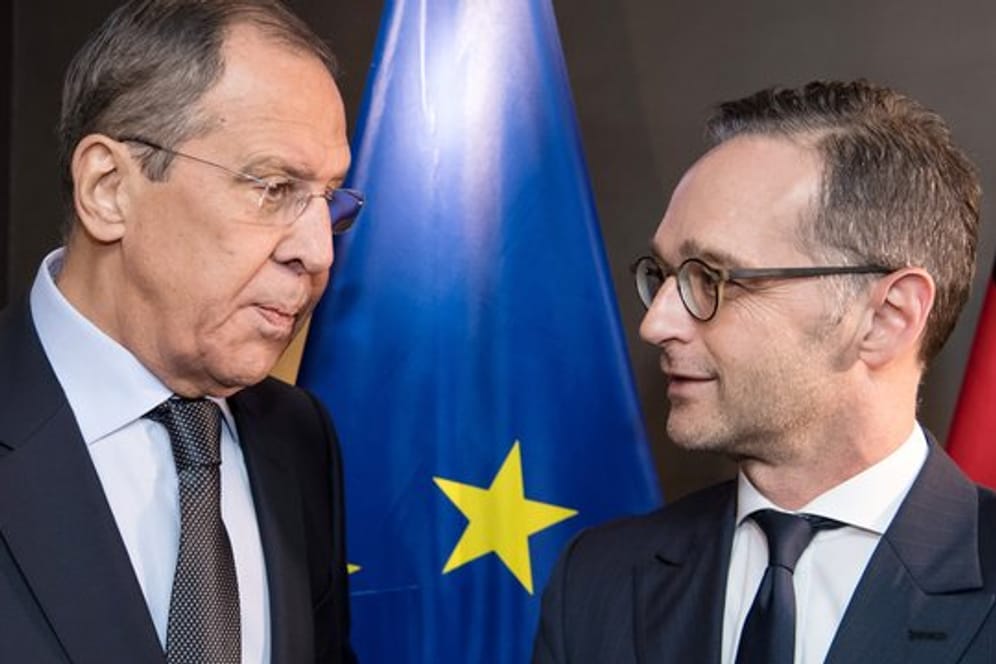 Am Donnerstag beginnt in Bonn der Petersburger Dialog mit Außenminister Heiko Maas und seinem russischen Amtskollegen Sergei Lawrow (l).