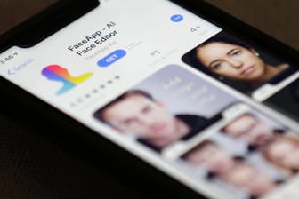 Das Bild zeigt die Foto-App "FaceApp" im Apple App Store: US-Politiker äußern ihre Bedenken gegenüber der beliebten Filter-App.