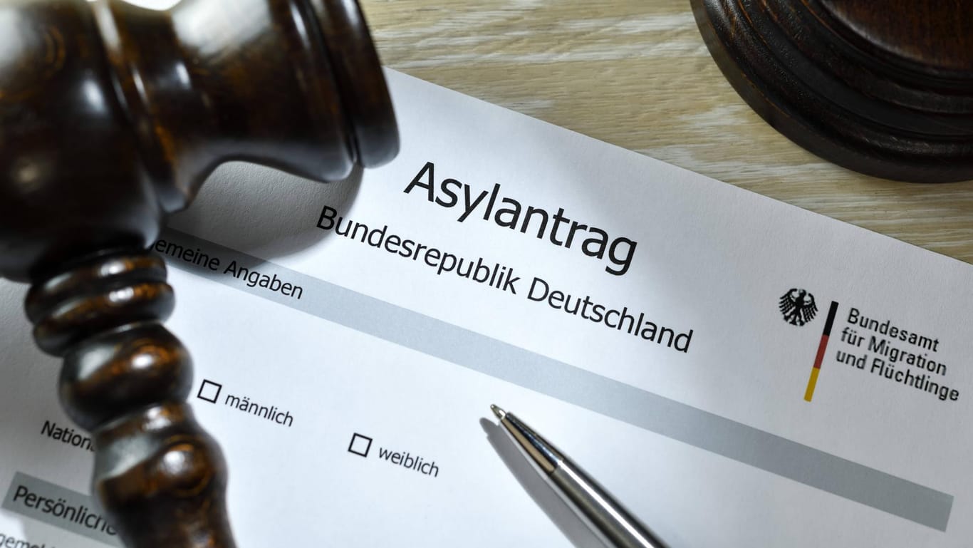 Asylantrag für die Bundesrepublik Deutschland: Die Zahl der Schutzsuchenden ist 2018 angestiegen. (Symbolbild)