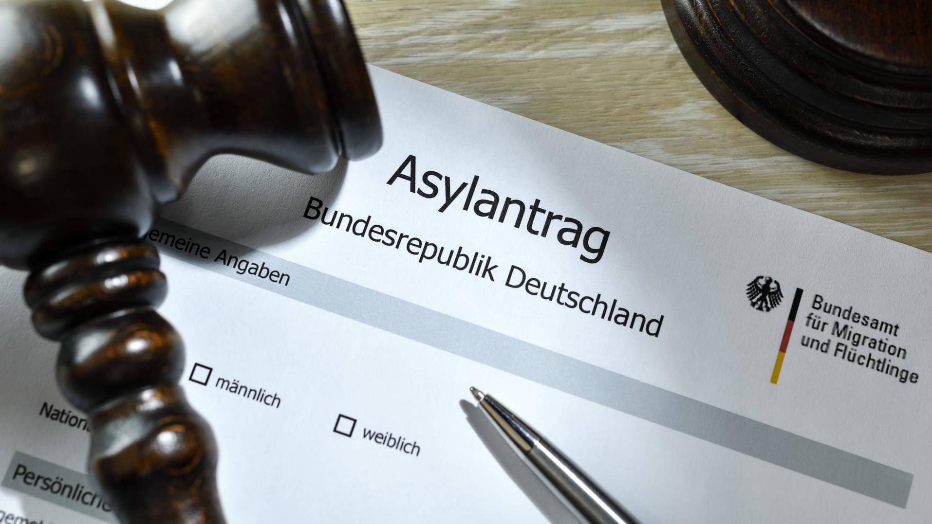 Asylantrag für die Bundesrepublik Deutschland: Die Zahl der Schutzsuchenden ist 2018 angestiegen. (Symbolbild)