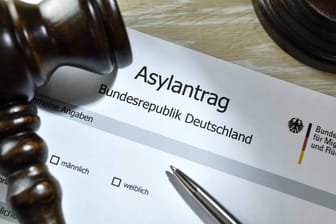 Asylantrag für die Bundesrepublik Deutschland: Die Zahl der Schutzsuchenden ist 2018 angestiegen. (Symbolbild)