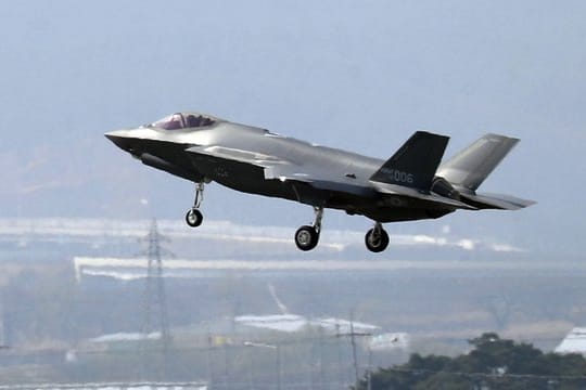 Die USA machen Ernst und werfen die Türkei wegen des Kaufs eines russischen Raketenabwehrsystems aus dem F-35- Kampfjet-Programm.