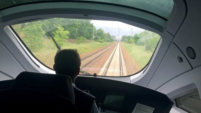 Wer Lokführer bei der Deutschen Bahn werden möchte, muss mental und physisch belastbar sein.