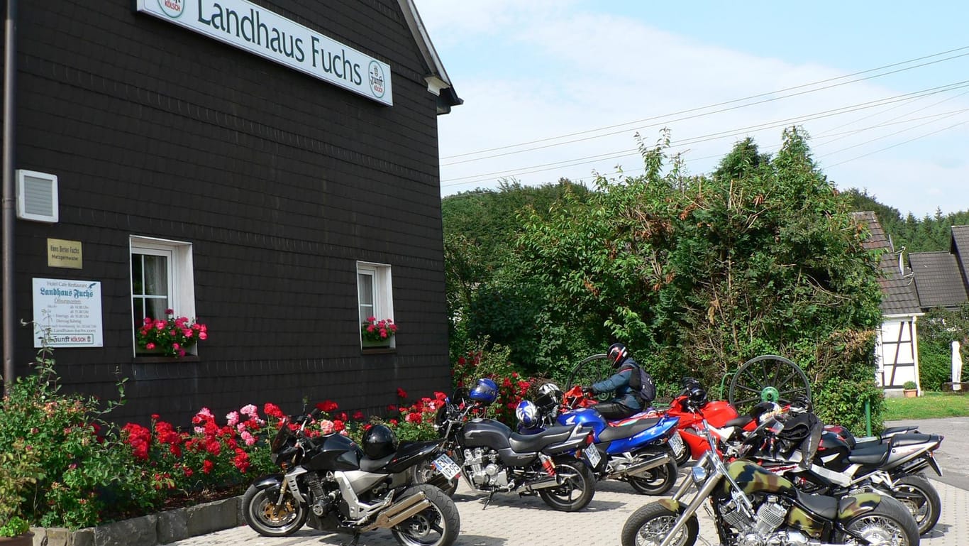 Landhaus Fuchs: Das Landhaus ist ein beliebter Rasthof für Biker.